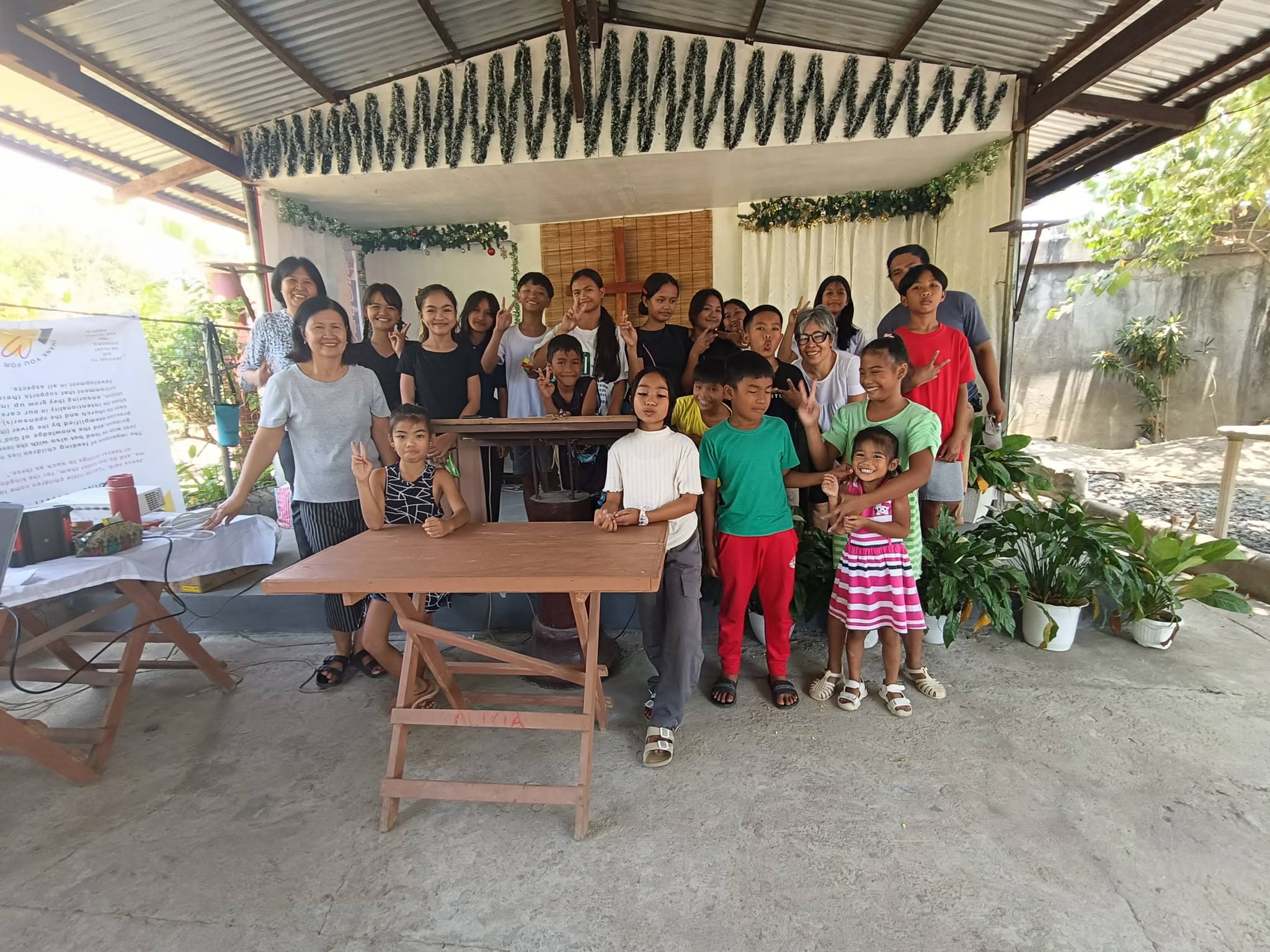 Children and volunteers gathered for a group photo at the ministry